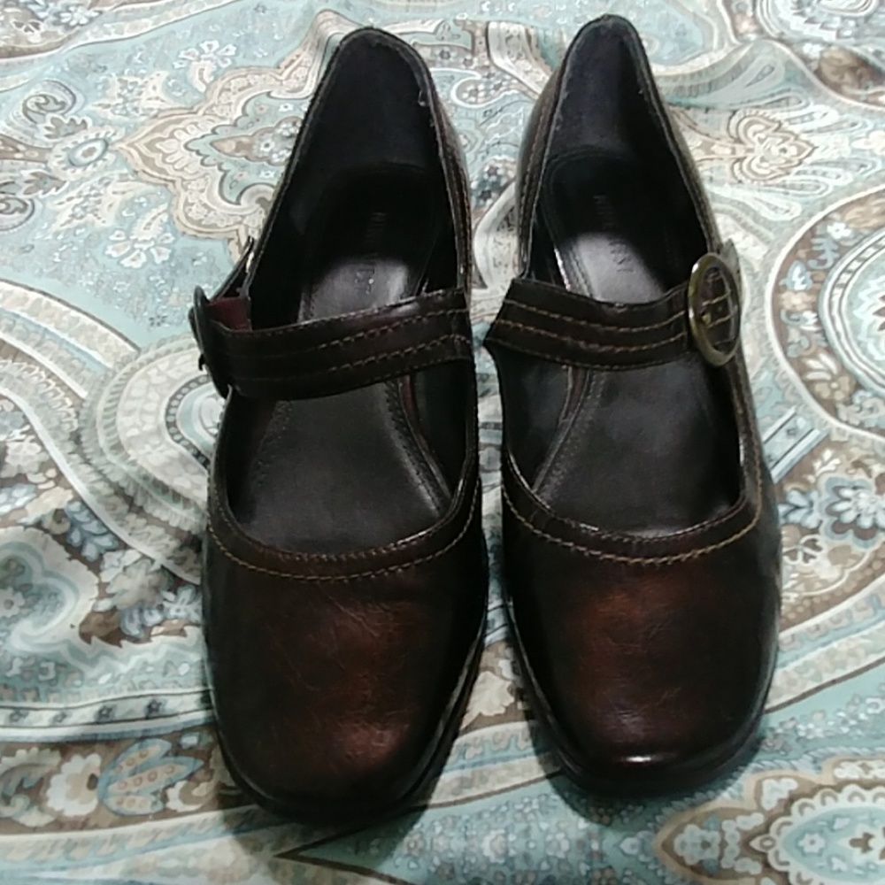 Ladies Nine West Flats